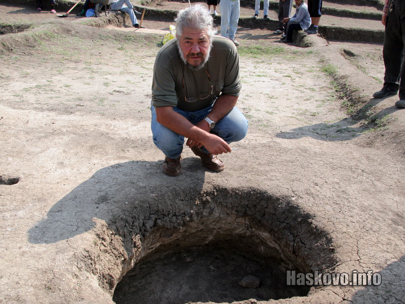 доц. Борисов показа къде са открити монетите