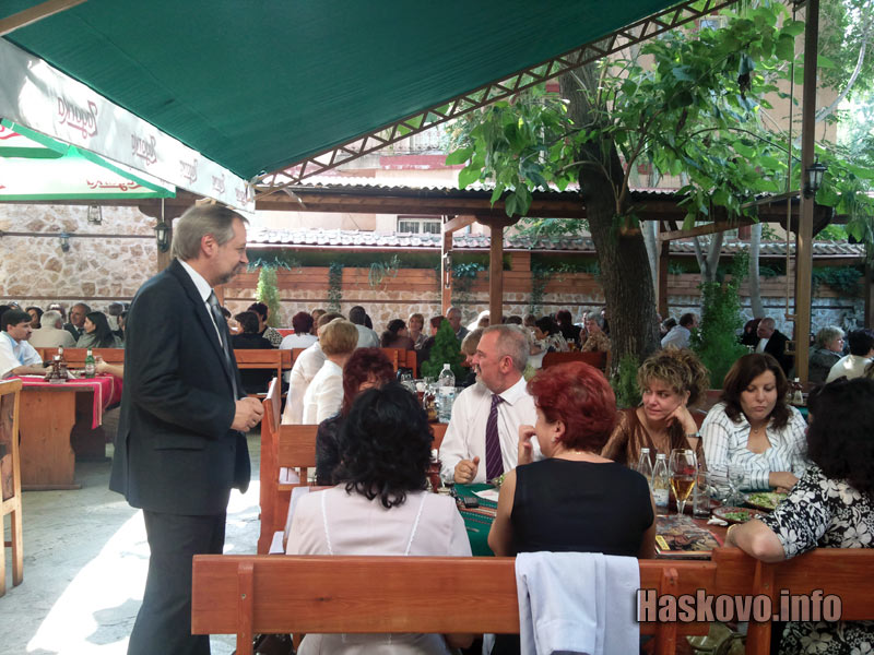 Иван Панайотов поздравява учителите