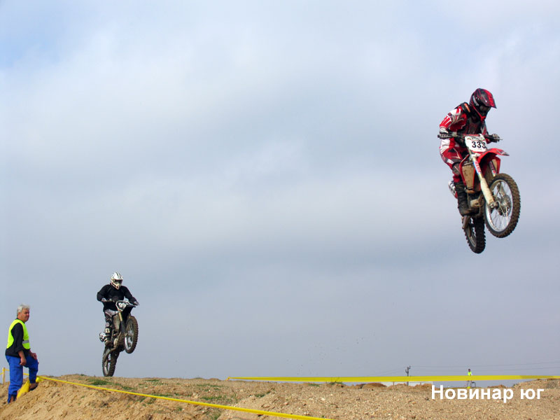 Мотокросът край Горски извор Мотокросът край Горски извор