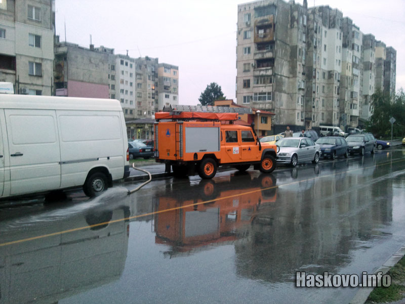 Нивото на ул. Ком се оказа по-високо от подхода към блока