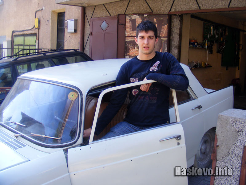 Петър с колата