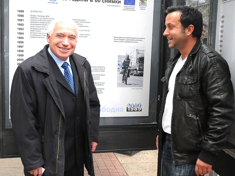 Тихомир Петков на изложбата с първия демократично избран президент Жельо Желев