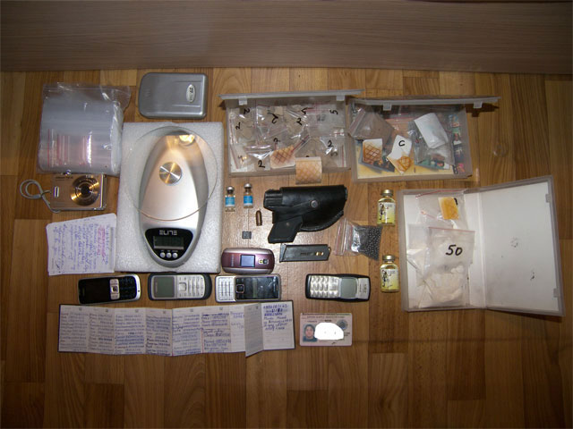 Задържаните наркотици и вещи