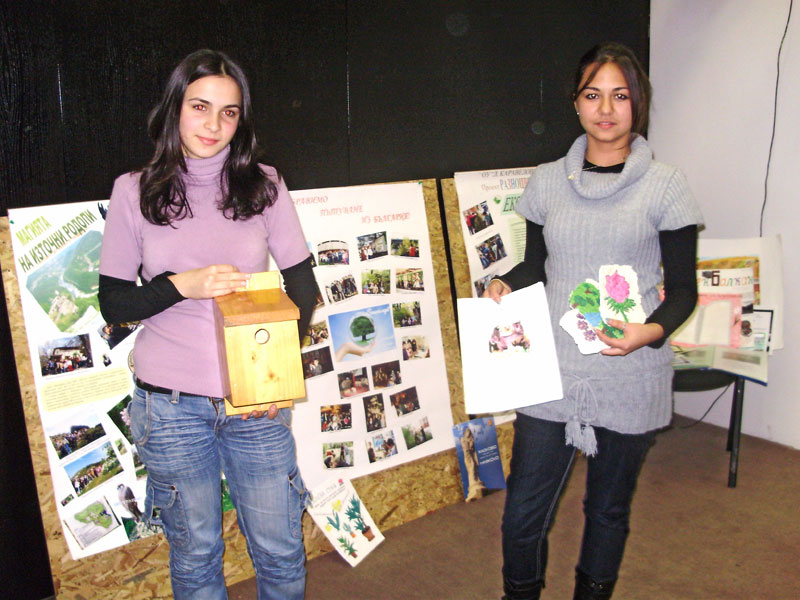 Елена и Мария представят дейността на Екоклуба
