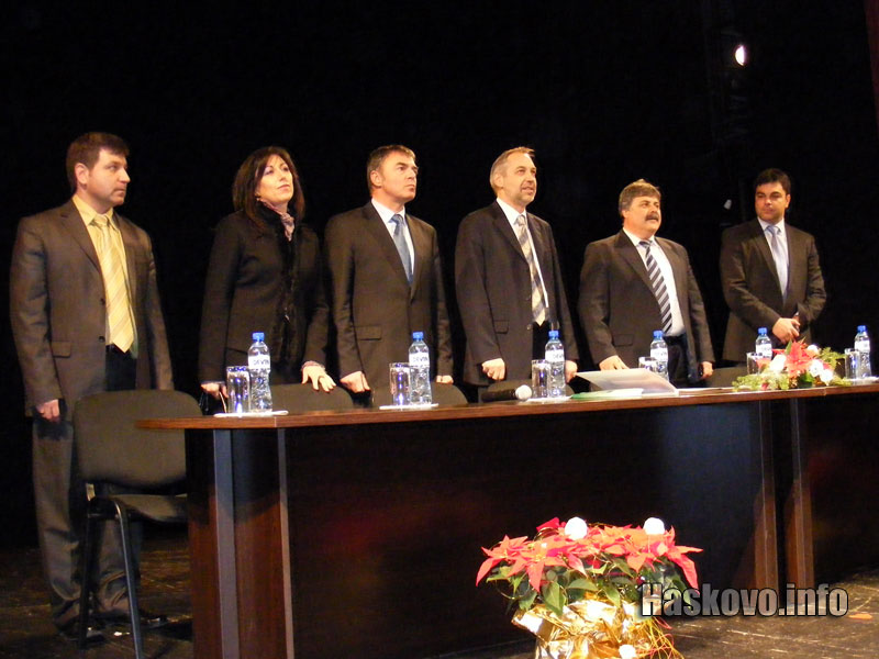 Министърът с депутатите и началника на РИО Хасково