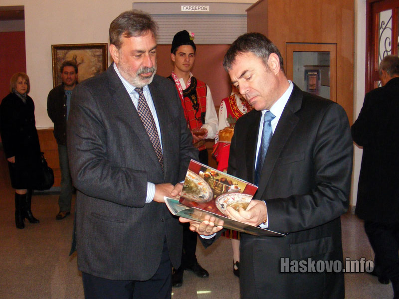 Министърът бе посрещнат от кмета на Хасково Георги Иванов