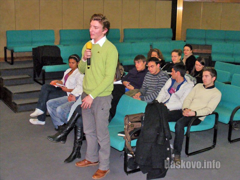 Представители на Младежки парламент