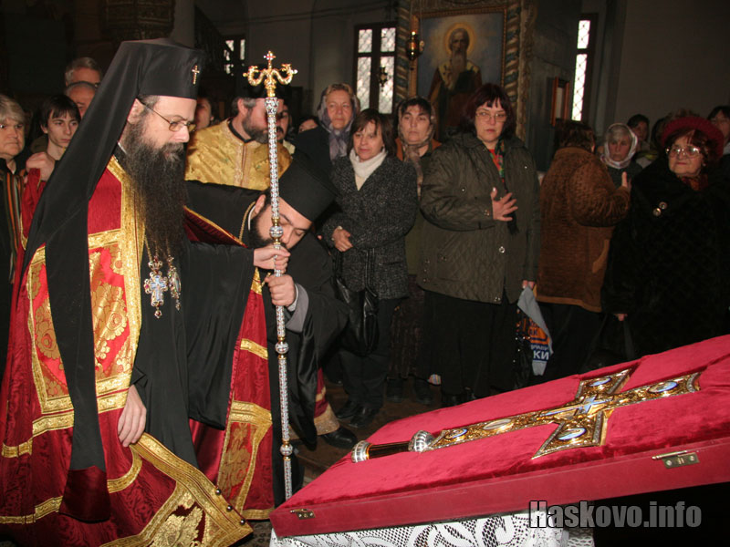 Митрополит Николай отслужи литургия за Ивановден в Хасково