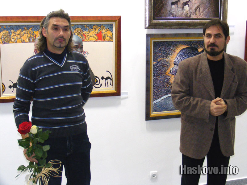 Христо Габеров (в ляво) бе представен от директора на галерията Владимир Запрянов