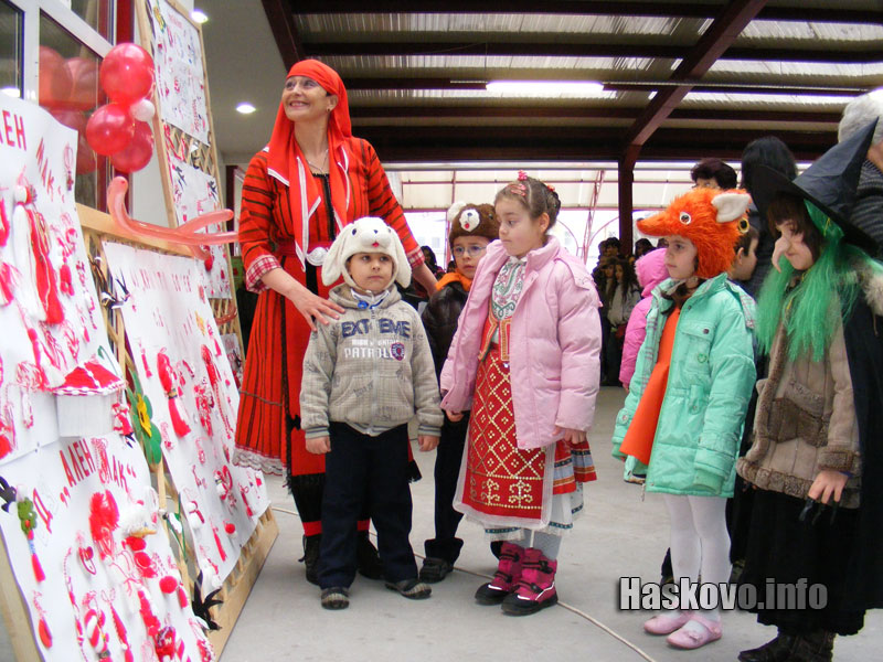 Изложбата на мартениците