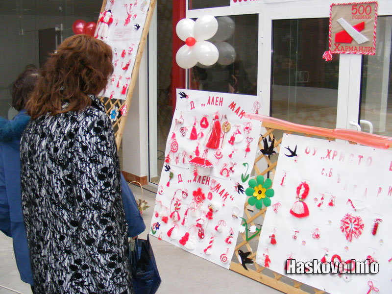 Изложбата на мартениците