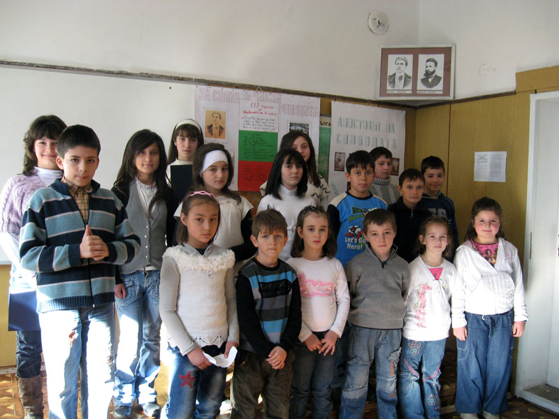 Децата от село Долно Големанци