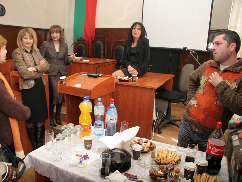 Районен съд - Хасково почерпи журналистите