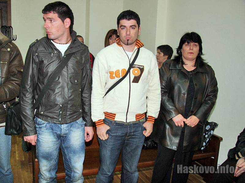 Съпругата и синовете на таксиметровия шофьор