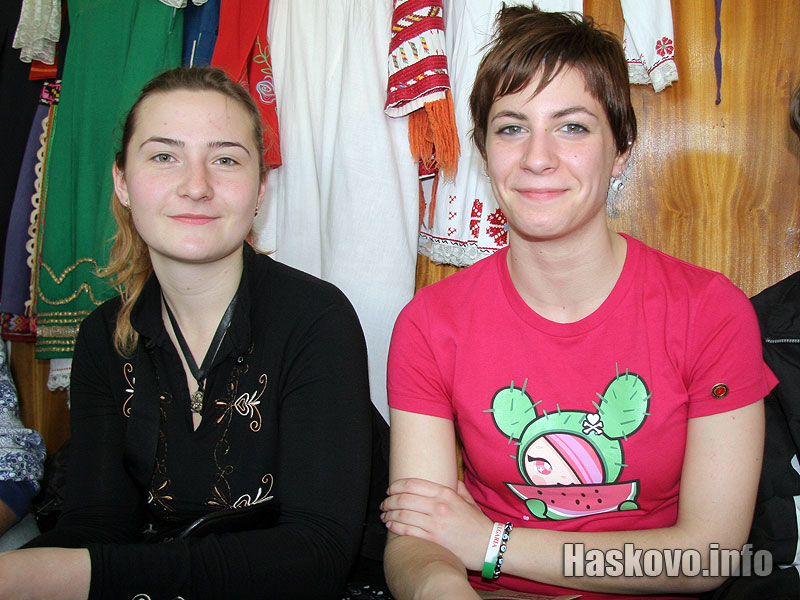 Илярия (в дясно)