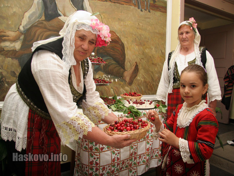 Празник на черешата, архив