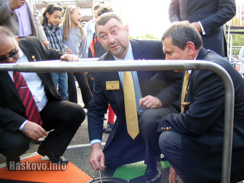 Дистрикт гуверньорите въртят болтове