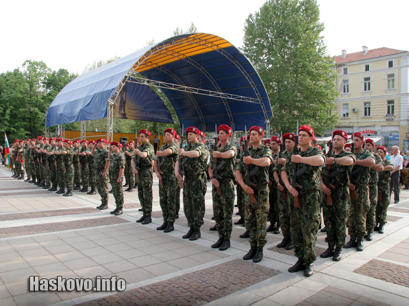 Церемония по случай 6 май