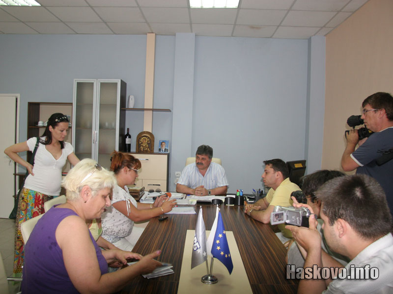 Връчването на подписката