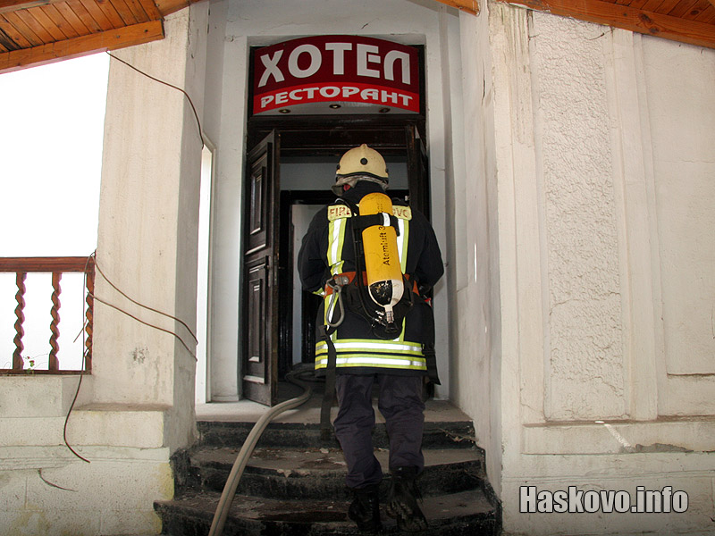 Пожарникари