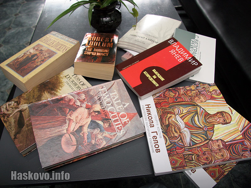 Новодарените книги