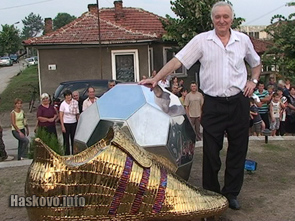 Петър Жеков до пластиката