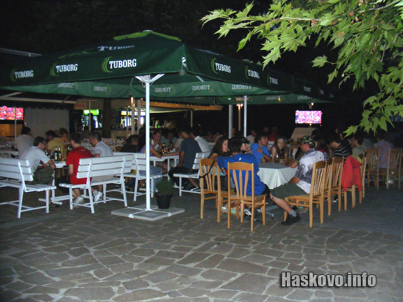 Едно от препълнените заведения