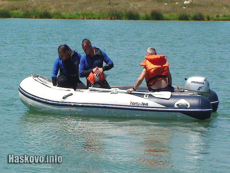 Гражданска защита вади удавник, архив