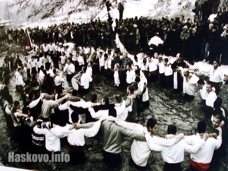 Мъжкото хоро на Златко Латев