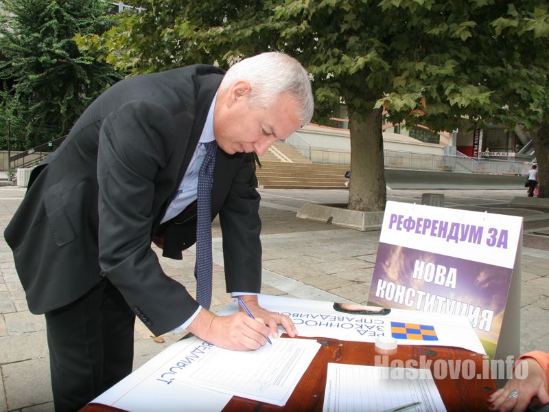 одор Великов бе сред първите, които се подписахТа