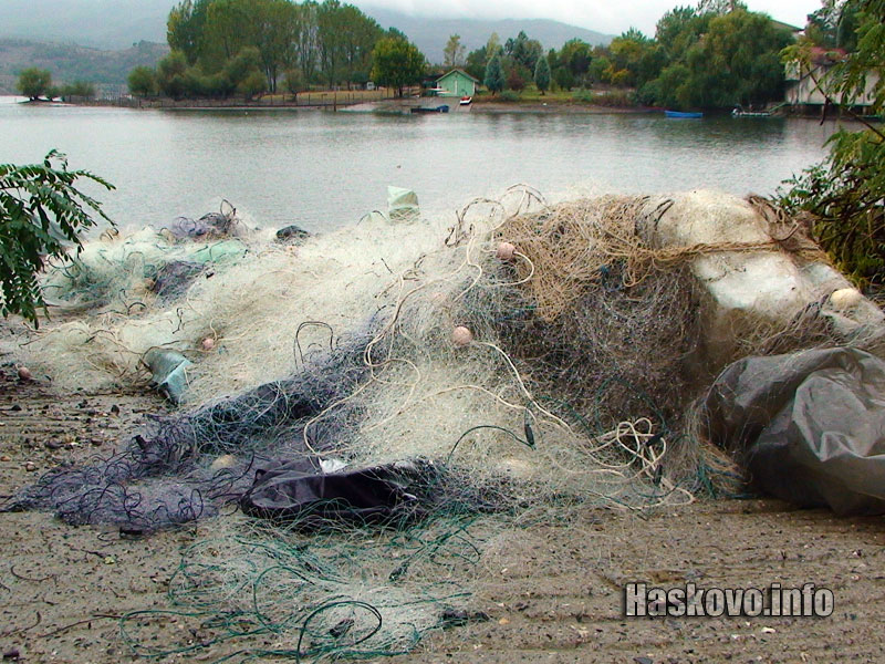 Бракониерски мрежи на язовир Ивайловград, архив