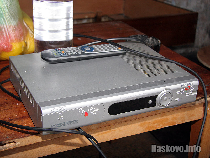 Телевизор в дома на Стефан Ангелов нямаше, но имаше приемник