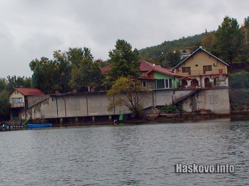 Митничарското село