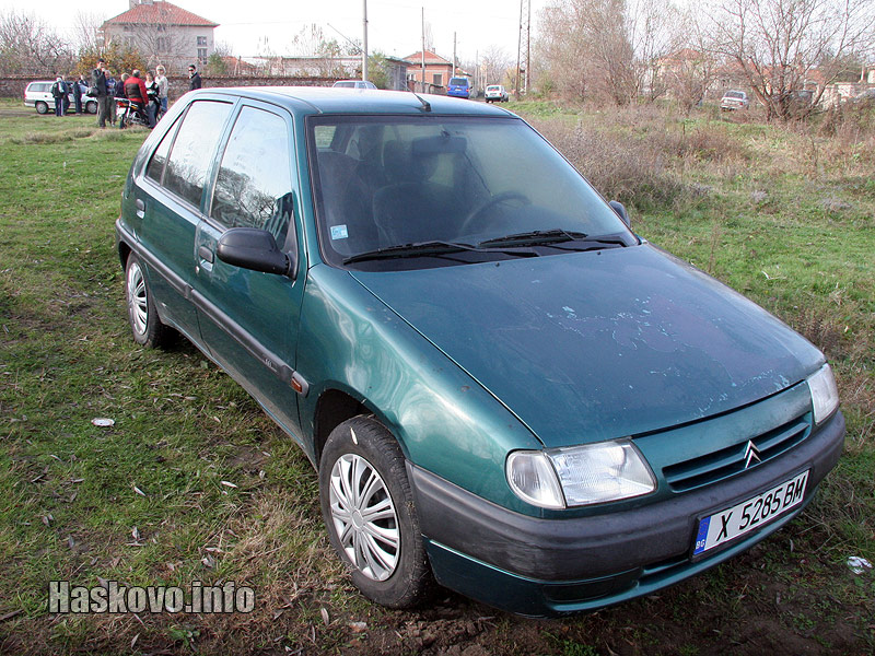 Колата бе оставена на поляна край пътя