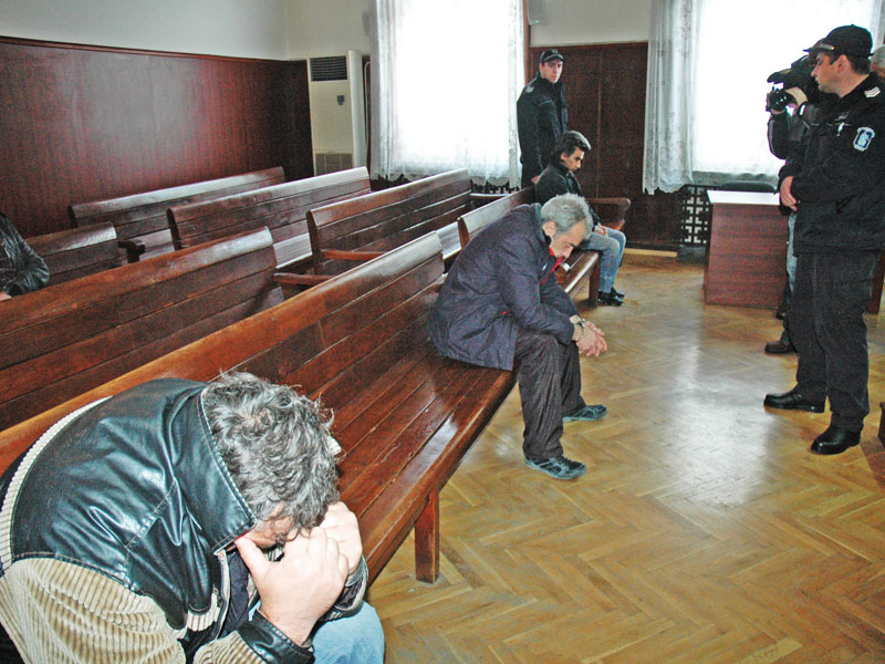 Трима от задържаните