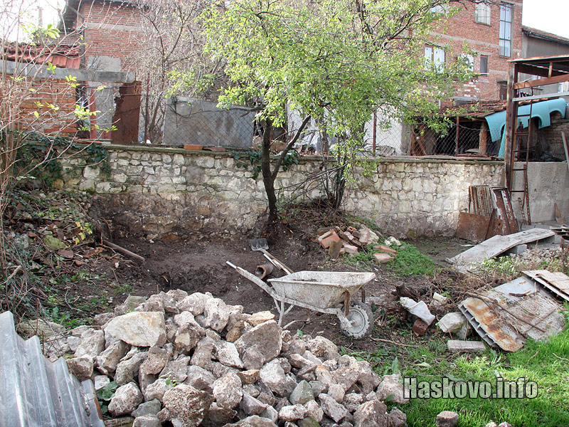 Сградата, зад която е открит снарядът Сградата, зад която е открит снарядът