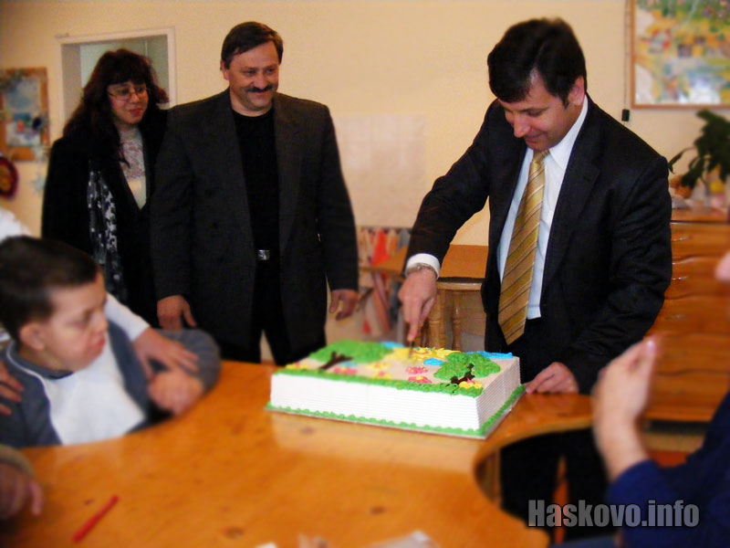 Имаше и торта