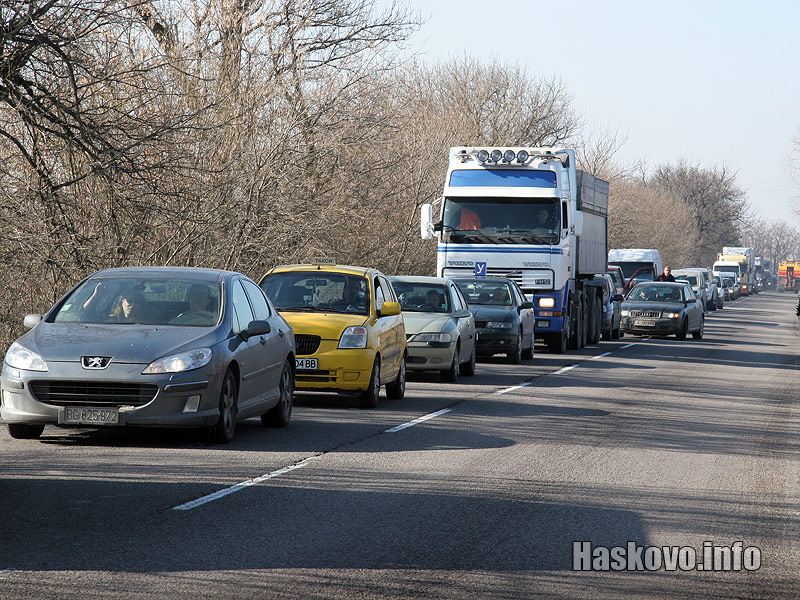 Чакащи автомобили Чакащи автомобили
