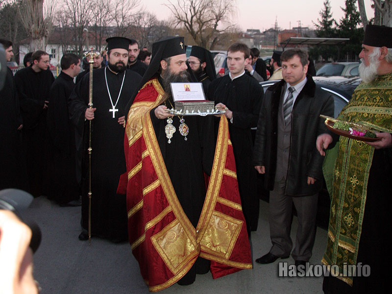 Митрополит Николай донесе мощите на свети Харалампий в Черногорово