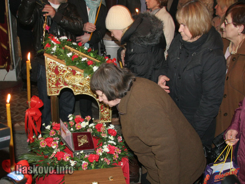 Митрополит Николай донесе мощите на свети Харалампий в Черногорово Митрополит Николай донесе мощите на свети Харалампий в Черногорово