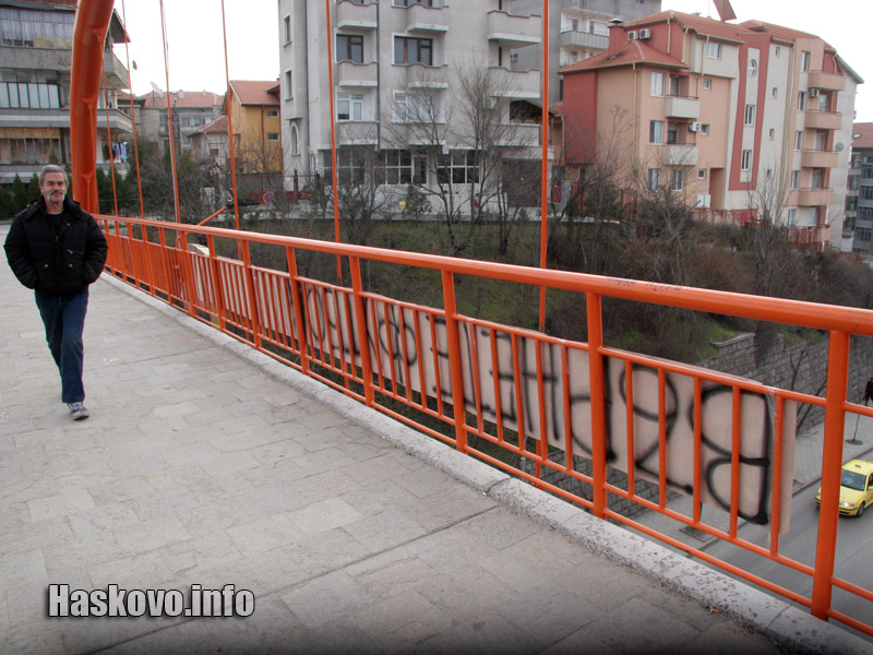 Минувачите не забелязваха призива Минувачите не забелязваха призива