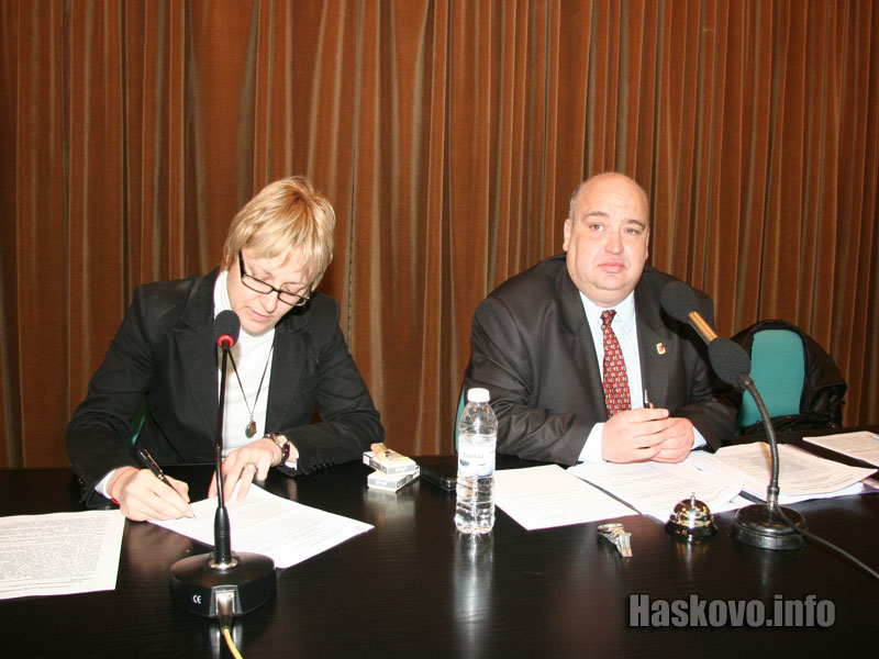 Председателят разпусна общинския съвет