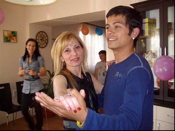 Таня Хубенова и Делчо на откриването на Защитеното жилище