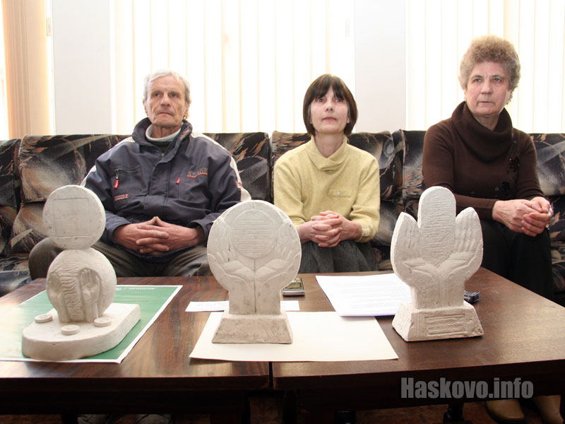 Ръководството на тракийското дружество показа три варианта за паметника