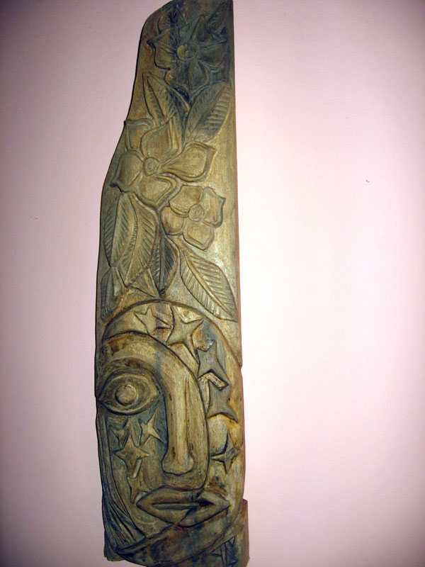 Една от дърворезбите