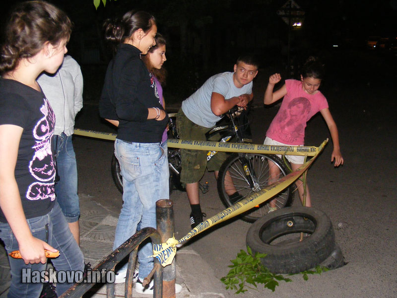Дупката се превърна в атракция за квартала