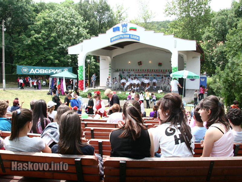 Етнофестивалът в Минерални бани