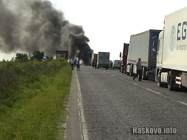 Гъст дим се изви над района