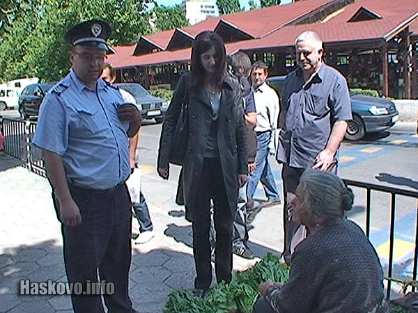 Проверката на баба Иванка, снимки Георги Даскалов