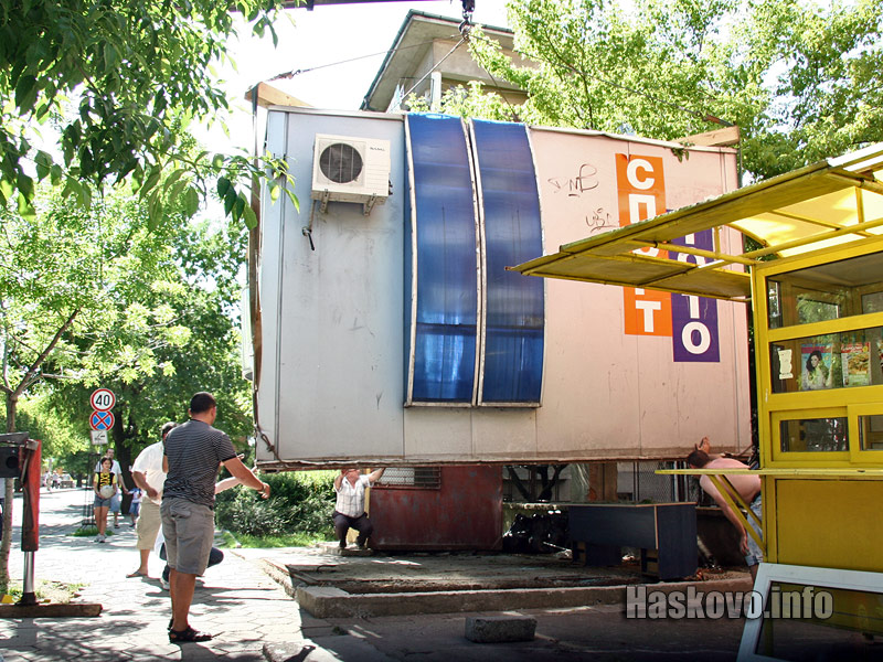 Монтирането на павилиона